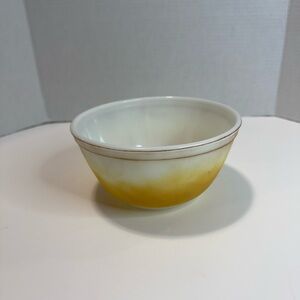 Pyrex Vintage Yellow Mixing Bowl, 1.5 Court